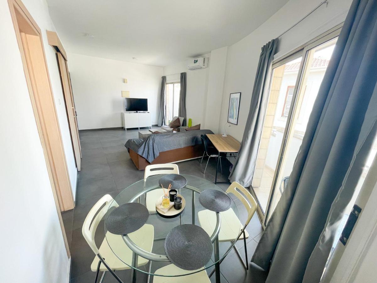 High Speed Holiday Apartment Larnaca Exteriör bild