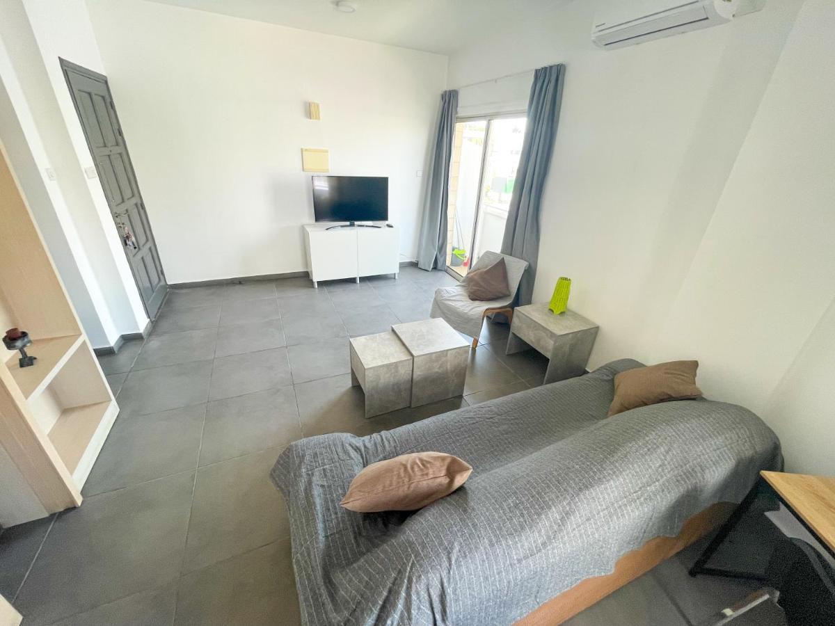 High Speed Holiday Apartment Larnaca Exteriör bild